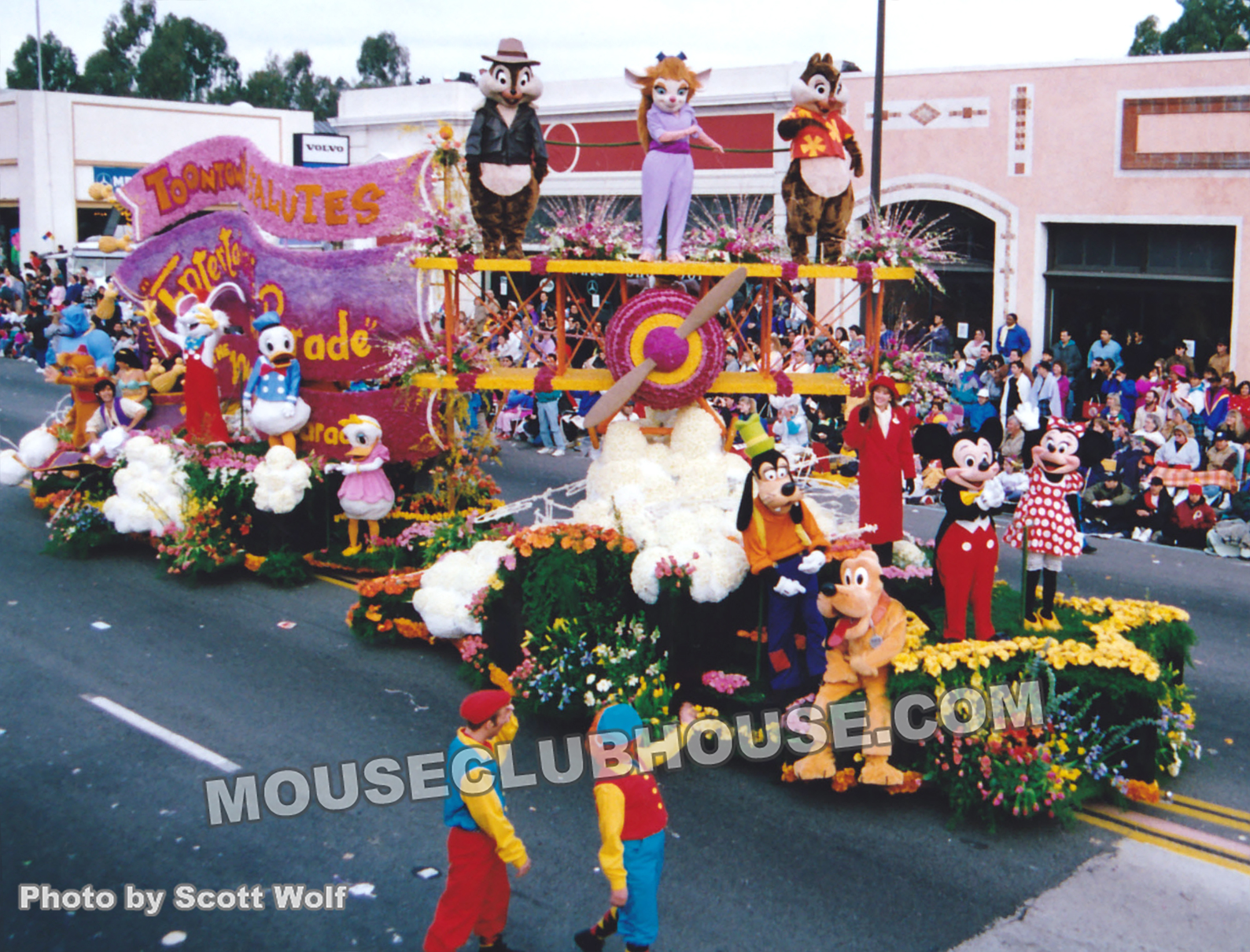 Chip, Gadget, Dale and other Disney character on board a unit in the pre-show of the 1993 Tournament of Roses parade