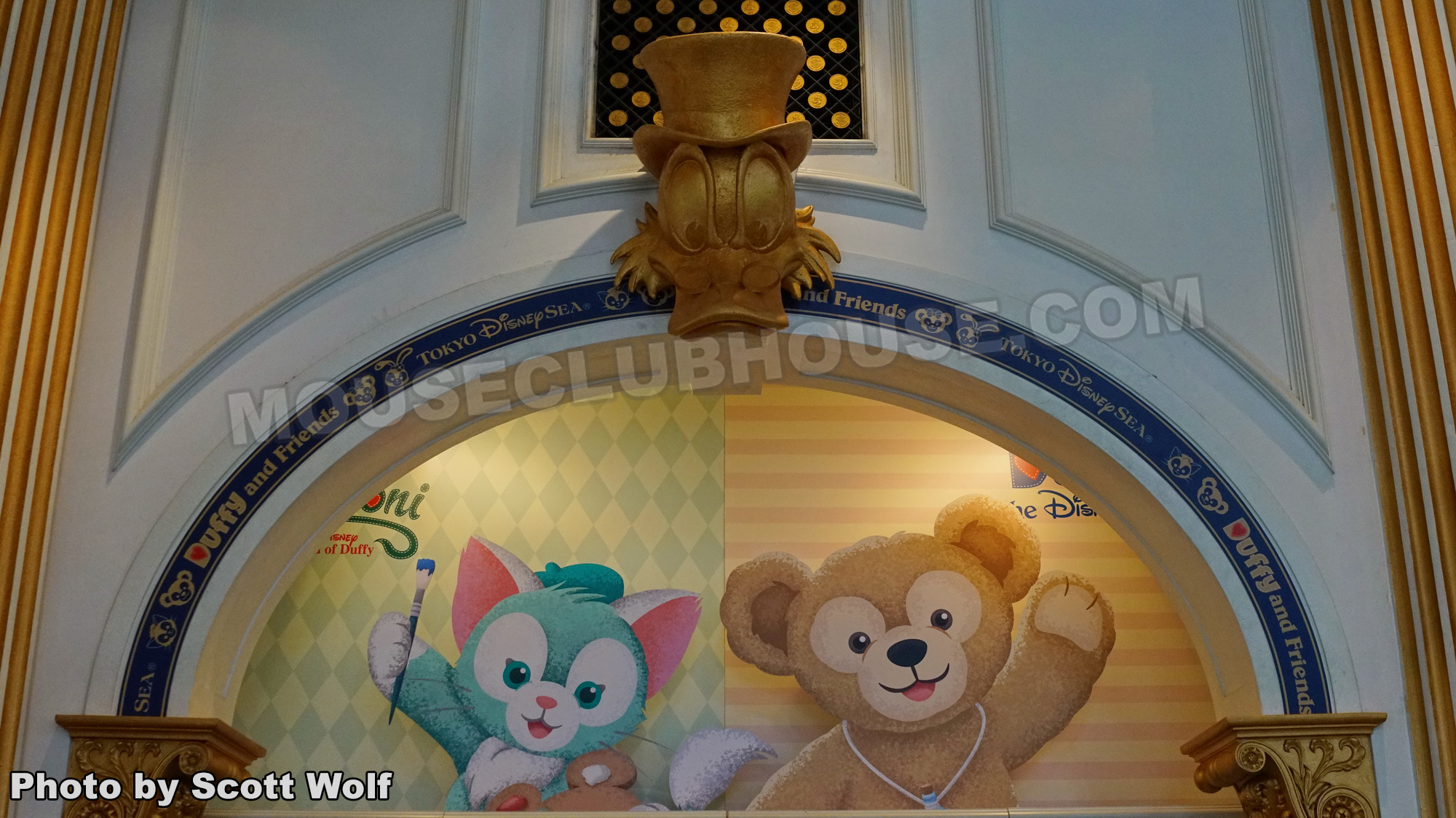 Disney characters Gelatoni and Duffy